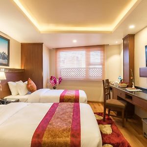 Deluxe Twin Room Airport Pickup